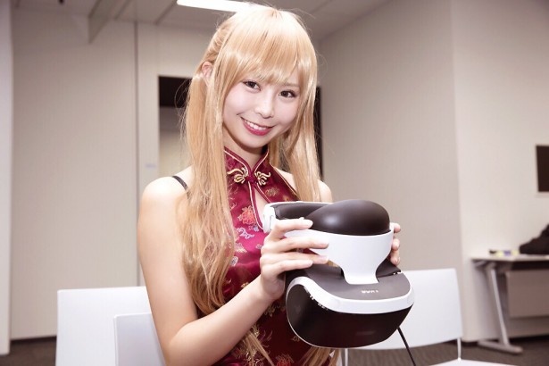 ヘッドマウントディスプレイを受け取り、操作方法のレクチャーを受けることに