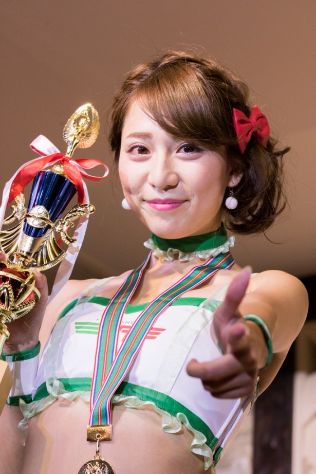 喜びの涙で目を潤ませる堀尾実咲さん