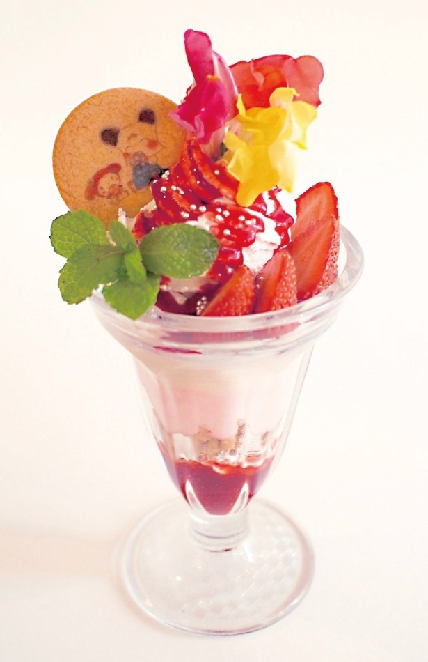 マイメロディとスパンクが仲良く並んだ「マイメロディ＆スパンク とろける甘恋イチゴパフェ」(1080円)