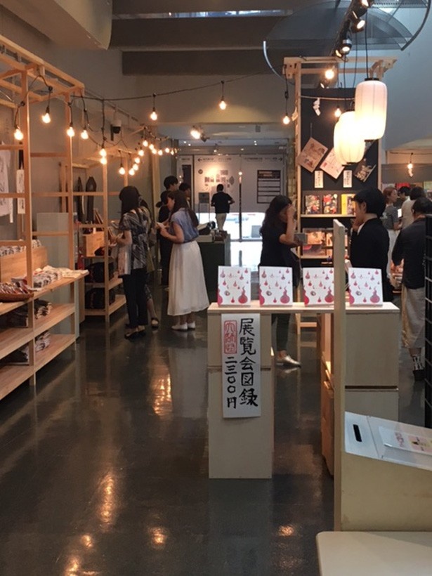 展覧会のグッズコーナーには、楽しい妖怪グッズが盛りだくさん！