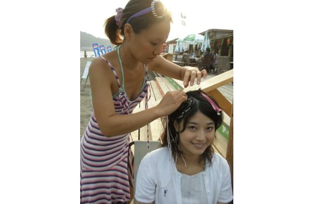 モデルはことしのミス鎌倉。ヘアアーティストのMio Hanawaさん（Tel：080・1296・8972）は土曜にいます（予定･本文参照）