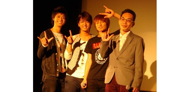 写真右から、大野監督、遠藤雄弥さん、中村優一さん、鈴木裕樹さん