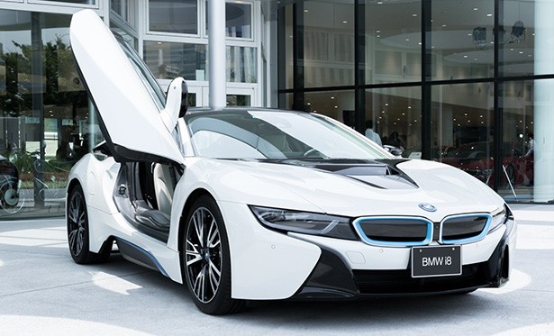 BMWの最新技術を結集したスポーツカーi8
