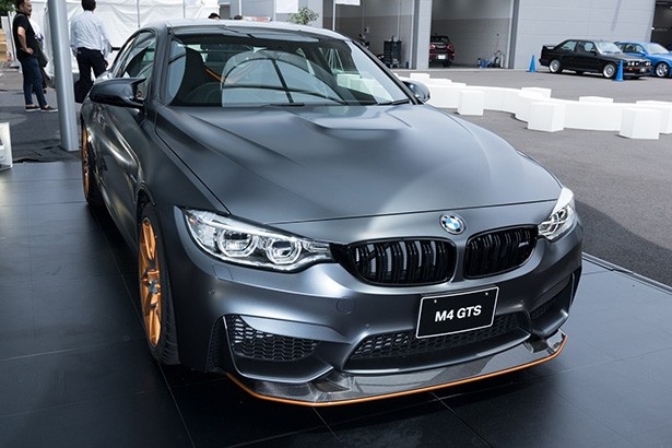 ニュルブルクリンク北コースで7分28秒を叩きだしたM4クーペの高性能モデルM4 GTSの右ハンドル仕様が初お披露目された