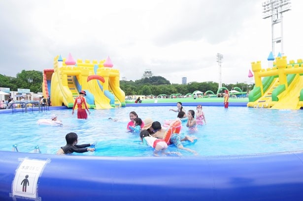直径20cmのプールが3台設置される。水深は80cmと60cmの2種類がある