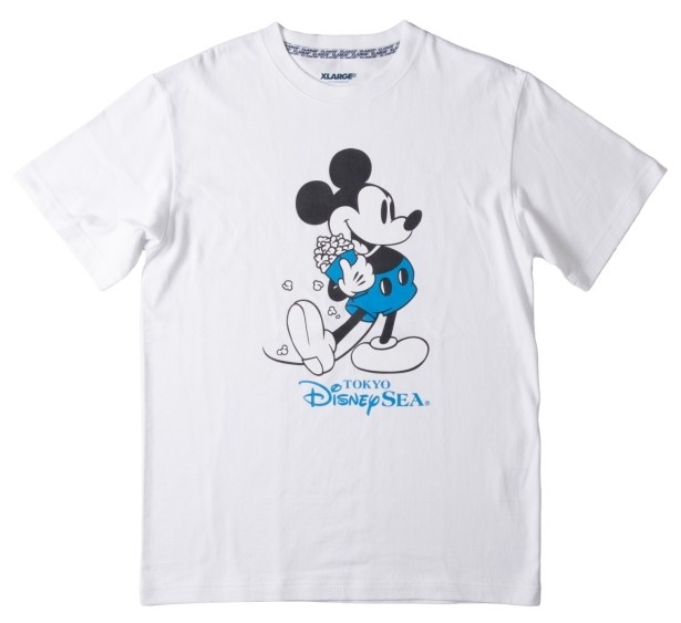 同じくミッキーマウスがポップコーンを持ったデザインの「XLARGE Tシャツ(ホワイト)」(6900円)
