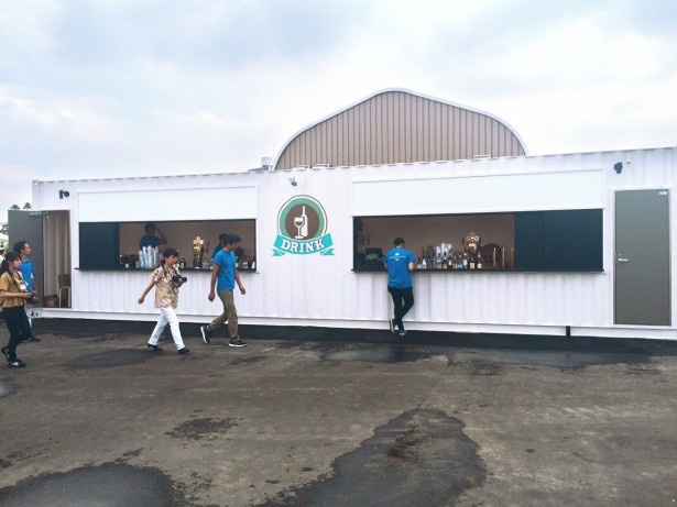 ドリンクコーナー。カウンターで注文する