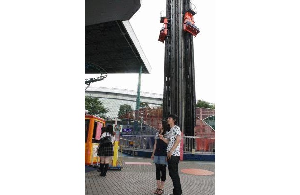どのアトラクションに乗るか、園内を散歩をしながら決めよう