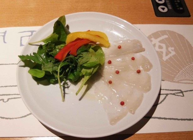 ふぐ刺しのコリコリとした食感も美味しい「ふぐ刺しのカルパッチョ」