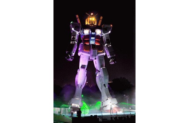お台場に立った、実物大ガンダムも大人気
