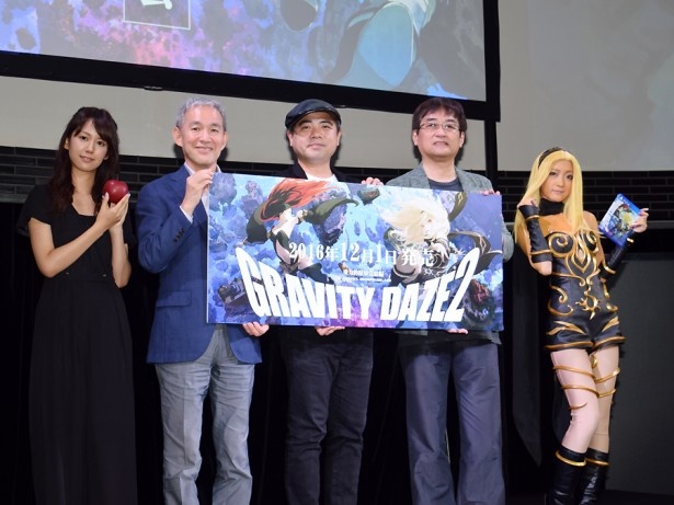 【写真を見る】外山圭一郎さんらクリエイター陣＆コスプレイヤーがステージに登壇