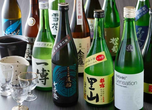 滋賀県内の33の酒蔵の地酒もそろう。それぞれ個性豊かな味わいを飲み比べたい