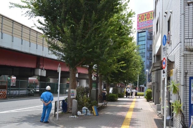 ｢高円寺陸橋交差点｣の近くには、都営バスの停留所もある
