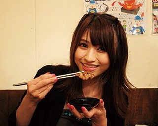 “りーめろ先輩”が旨さに悶絶！1000円焼肉食べ放題を体験