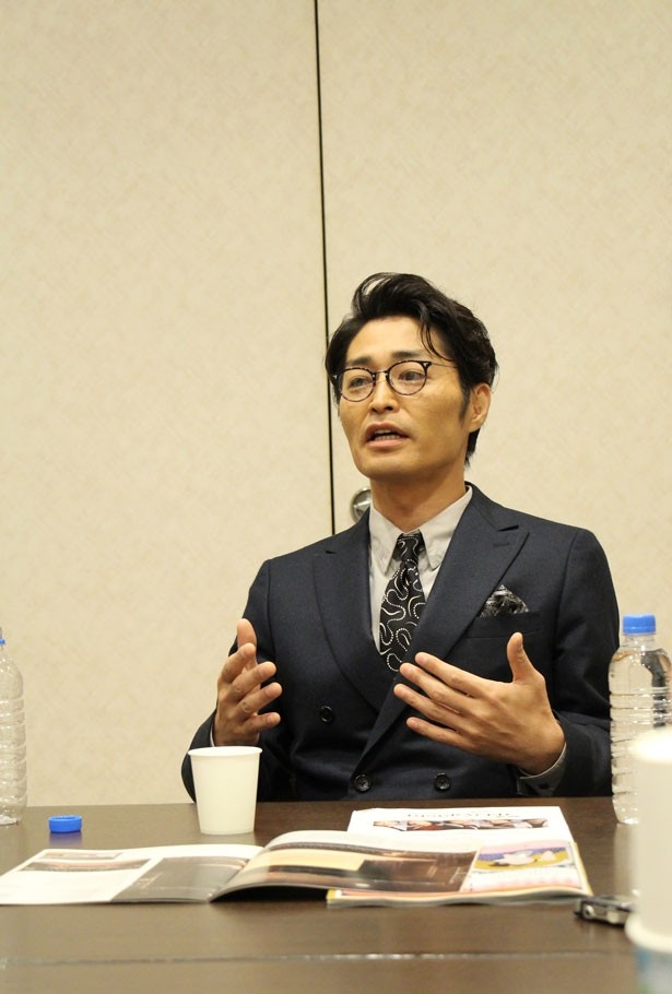 「自分の器を変えてくれる人が周りにいるので、頂いたものは何でもやりたい」と語る安田 顕さん