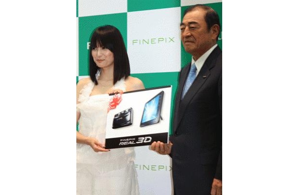 代表取締役社長兼CEOと記念写真をパチリ