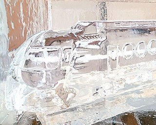 住吉大社の鉄道フェアに涼しい“氷の電車”が登場！