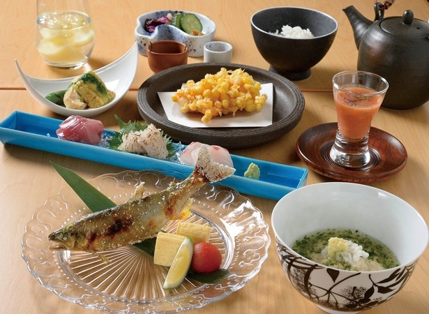 「とさかのおまかせコース」(5000円～) 内容は日替わりで、写真は夏の料理/京都二条 とさか