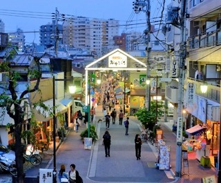 ゲーム大会や盆踊りも！谷中の祭りで“涼”を体感