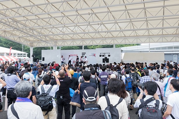 トークショーなど、ステージイベントも行われる
