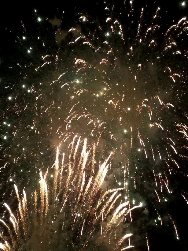約15000発もの花火が打ち上げられた