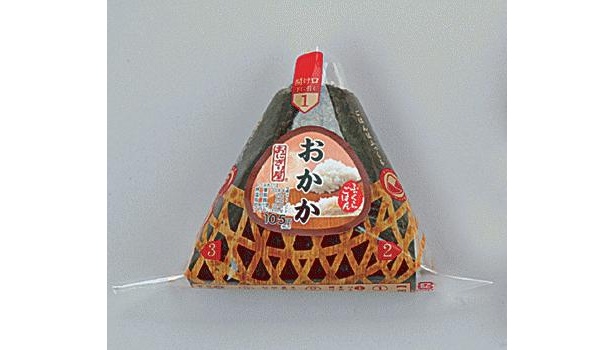 「ふっくら三角手巻 おかか」（西日本はかつお）は通常105円