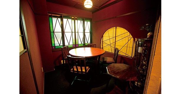テーブルのある洋風の個室や掘りごたつスタイルの和室もある/京都一の傳 本店