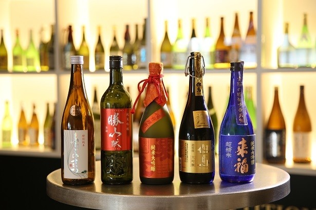 各部門で1位に輝いた日本酒(左から「あたごのまつ 特別純米」、「勝山 純米吟醸 献」、「愛友 純米大吟醸」、「但馬 大吟醸」、「来福 超精米 純米大吟醸」)