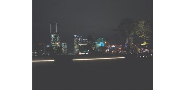 ここから見るみなとみらいの夜景、本当にきれい。うっとり…