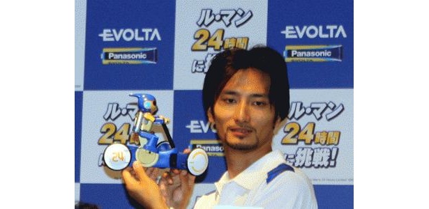 昨年に引き続き、「エボルタ号」の設計・開発を行った、ロボットクリエイターの高橋智隆氏