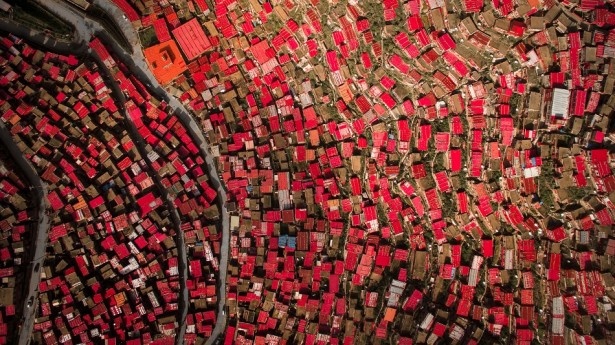 地上からは見ることができない風景をドローンが作品として映し出す