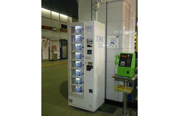 東京メトロ東西線の妙典駅構内