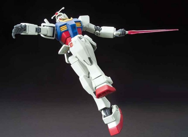 様々なガンプラが展示される