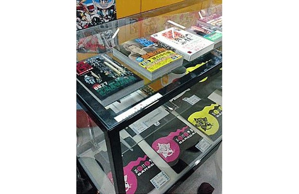 「お化け大学校 京都キャンパス」実施期間中、東映太秦映画村にてTシャツやノートなどのオリジナルグッズを販売