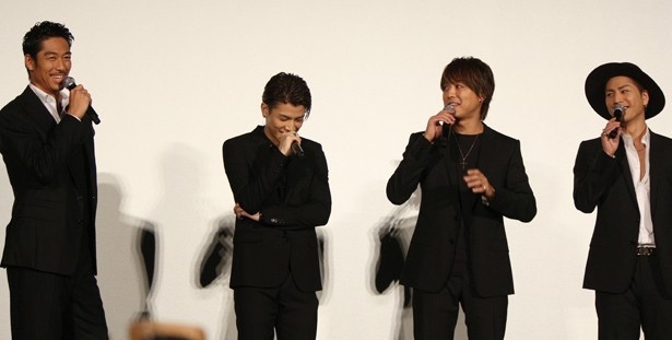 楽しいクロストークを繰り広げるEXILE TRIBEのメンバー
