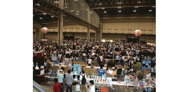 会場は、人、人、人…