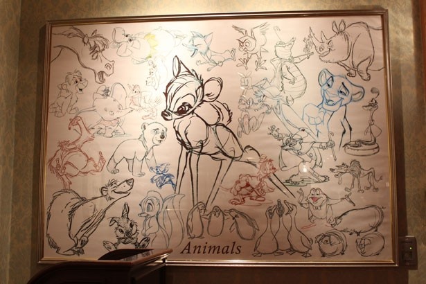 バンビをはじめ、動物の仲間たちが描かれたスケッチ