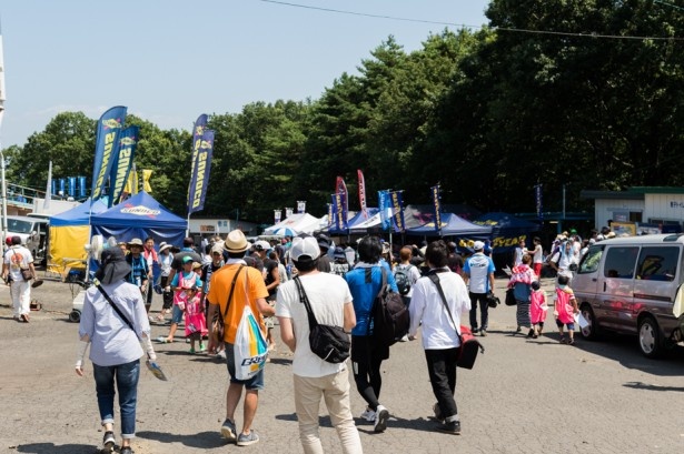 朝早くから、会場には多くのファンが詰めかけた