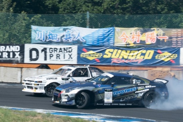 追走トーナメント初戦で、昨年のチャンピオンである川畑(写真手前)は痛恨のミスをし敗退
