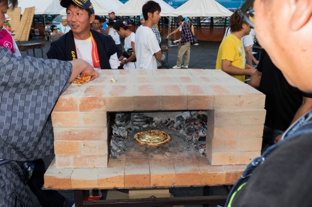 D1夏祭りでは、ピザも振る舞われた