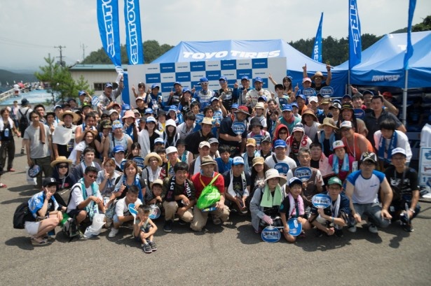 トーヨータイヤのイベントに集まったファンたち