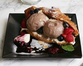 ハーゲンダッツ夏季限定ショップで人気アイスが毎日30食限定で山盛りに