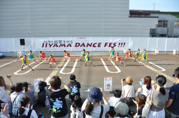 昨年開催されたダンスイベント「IIYAMA DANCE FES」の模様。ちびっこダンサーから大人チームまで、会場を盛り上げる