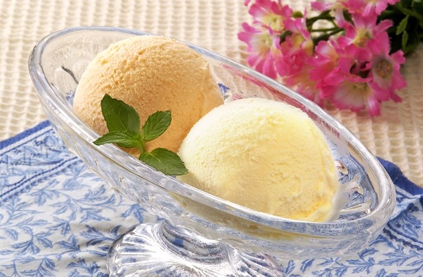 北海道の生乳を使用したアイスは練乳で甘みをつけた