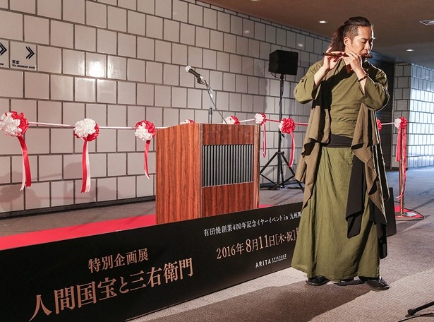 開幕式典に花を添えた篠笛奏者・佐藤和哉さん
