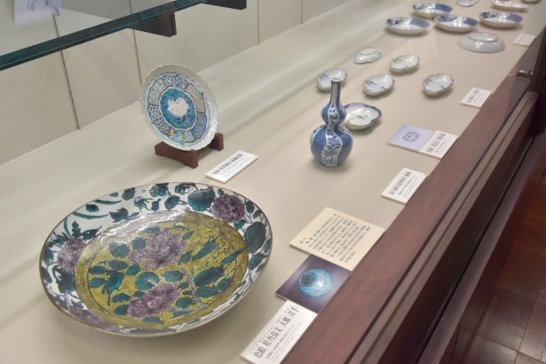 九州陶磁文化館では有田焼のコレクションをじっくりと鑑賞することができる