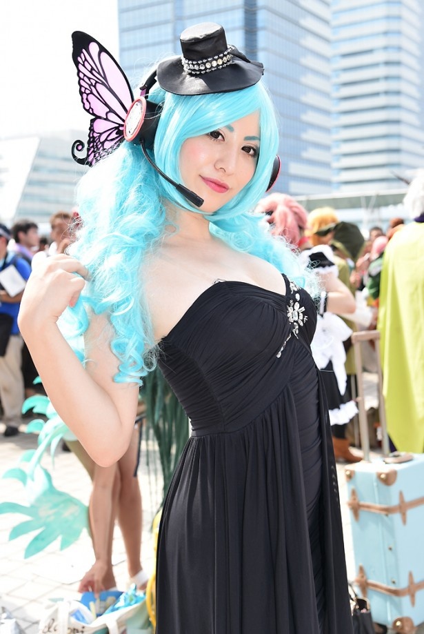ボーカロイドの初音ミクに扮するKumoさん