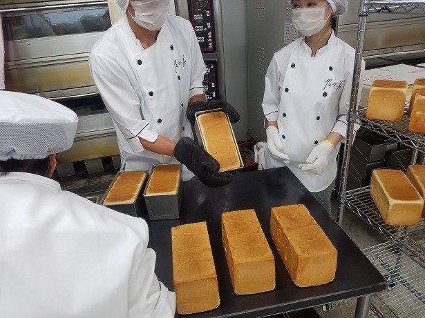労を惜しまぬ製造工程が、シンプルで極上の食パンを生み出す