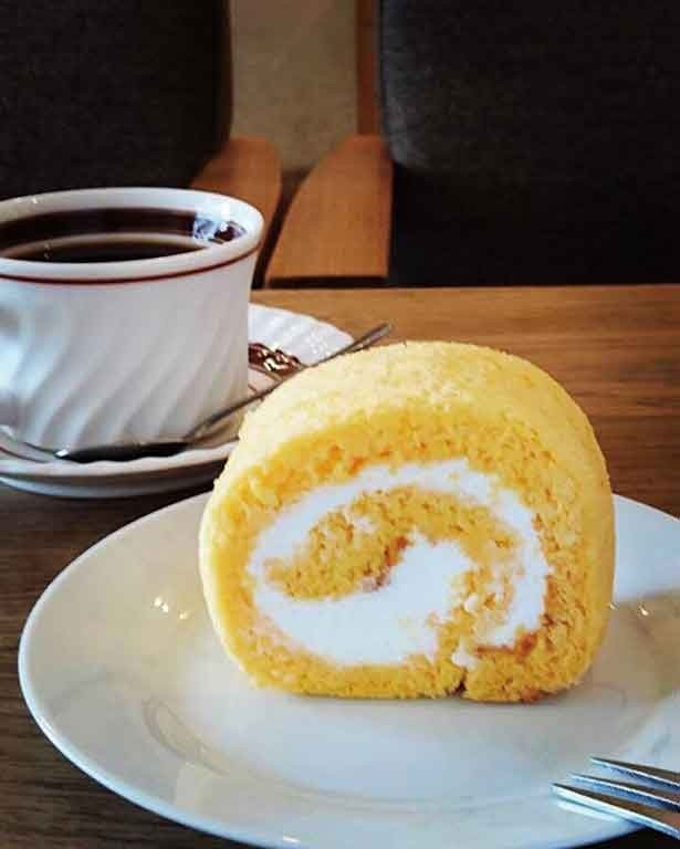 あっさりとした味わいの「ルミエール」のロールケーキ