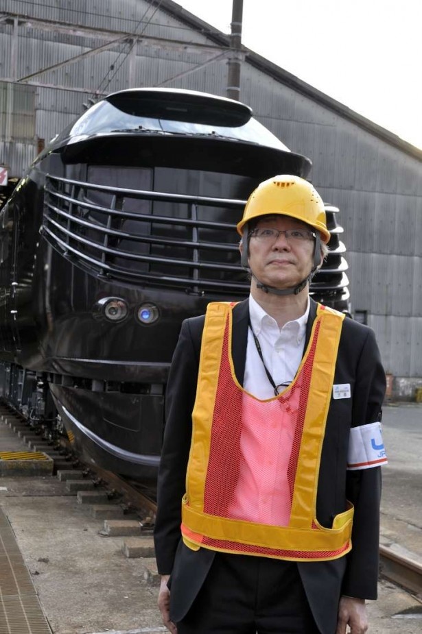 「ラッピングは車両保護のため。もったいぶっているわけではありません」と話す大森正樹課長